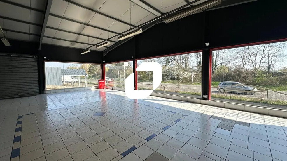 19 Route Du Cor De Chasse, Illkirch-Graffenstaden to rent - Interior Photo - Image 3 of 9