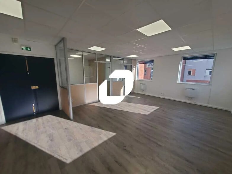 110 Rue Du Lieutenant Petit Leroy, Chevilly-Larue to rent - Interior Photo - Image 3 of 21