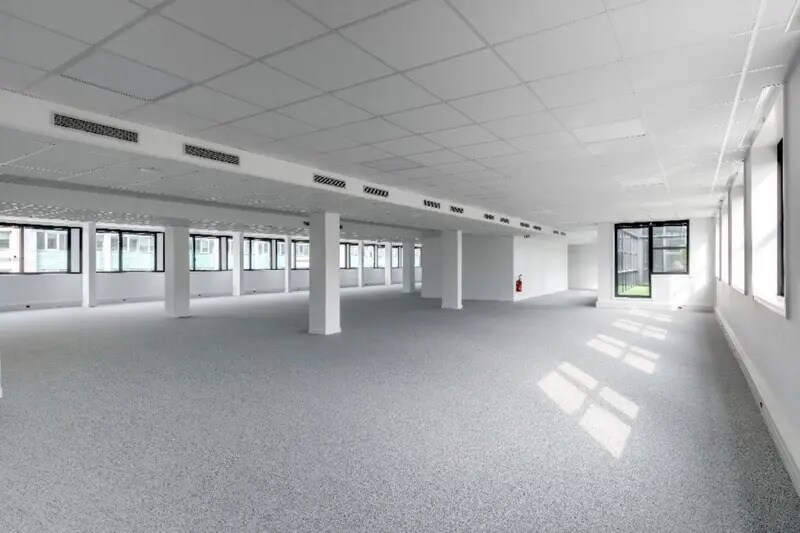 Office in Levallois-Perret to rent - Building Photo - Image 3 of 7