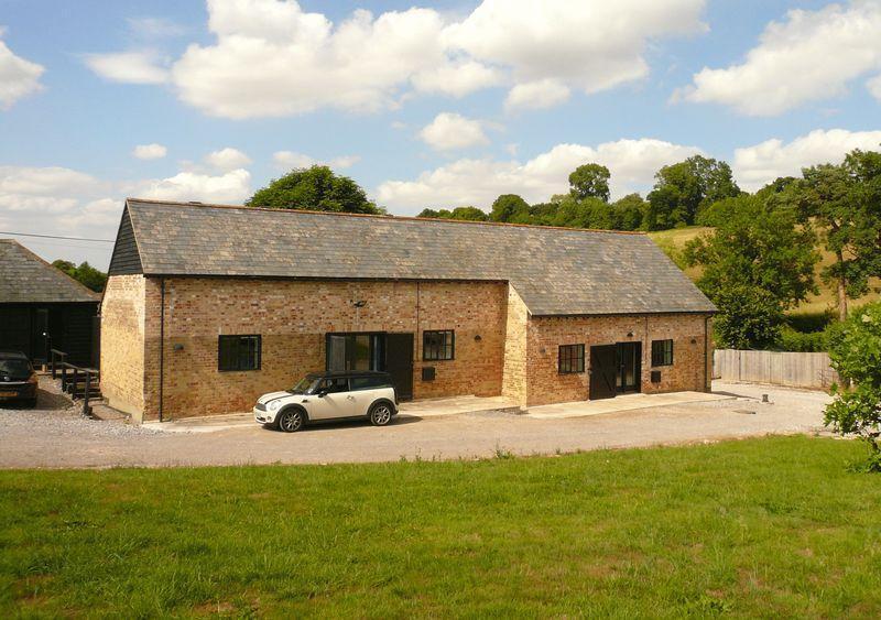 Plaxdale Green Rd, Stansted to rent Building Photo- Image 1 of 8