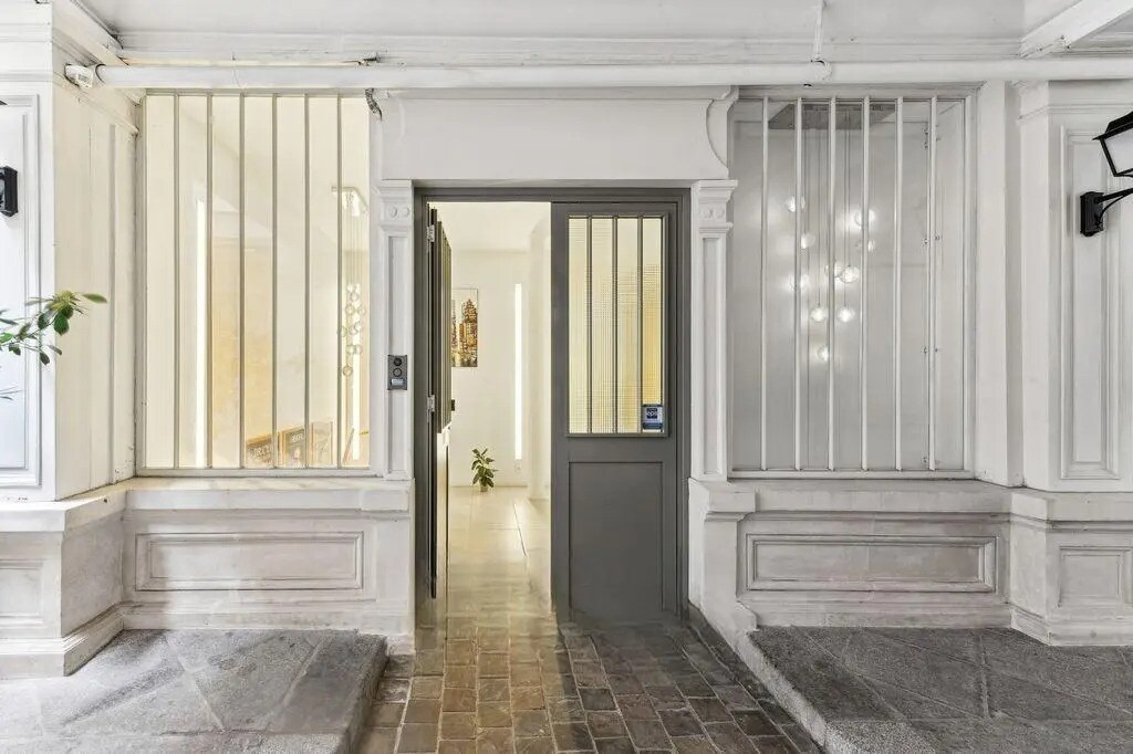 Office in Paris for sale Lobby- Image 1 of 27