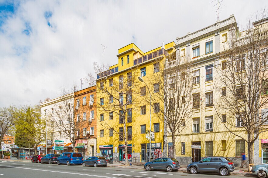 Retail in Madrid, Madrid to rent - Building Photo - Image 3 of 4