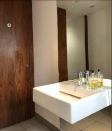 75 Wells St, London to rent - Interior Photo - Image 3 of 8