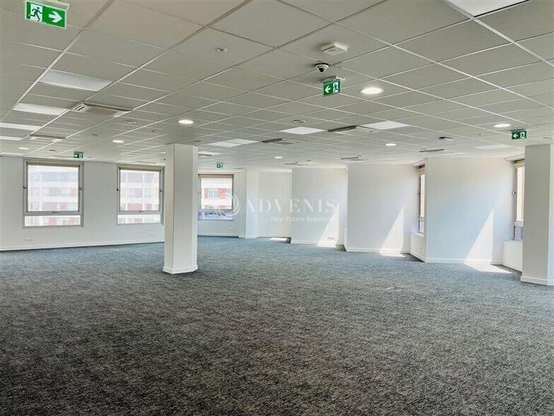 Office in Noisy-le-Grand to rent - Interior Photo - Image 2 of 6