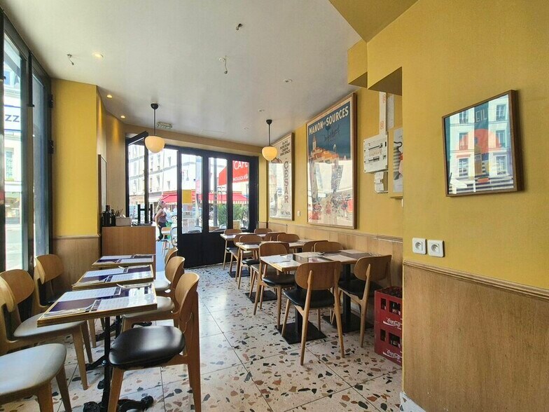Retail in Paris to rent - Building Photo - Image 2 of 9
