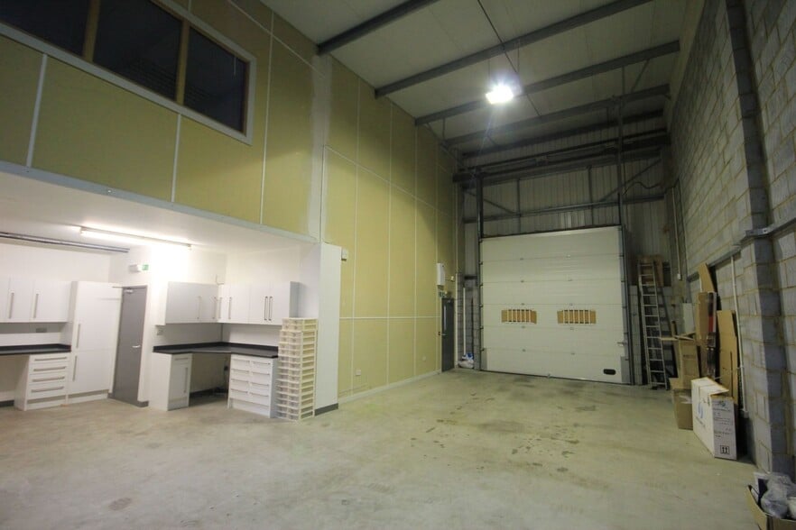Unit 2 Boxley Rd, Maidstone to rent - Interior Photo - Image 2 of 4