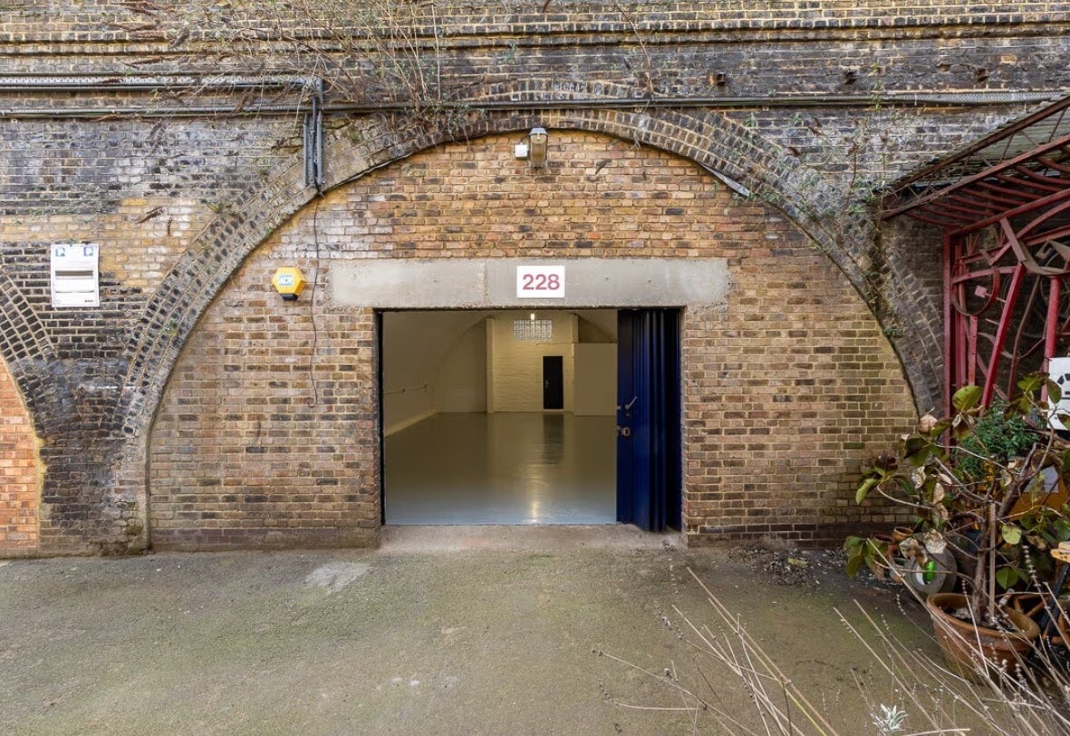 Bellenden Rd, London to rent Primary Photo- Image 1 of 2