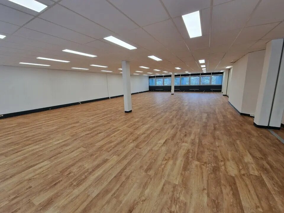 Office in Valbonne to rent Interior Photo- Image 1 of 6