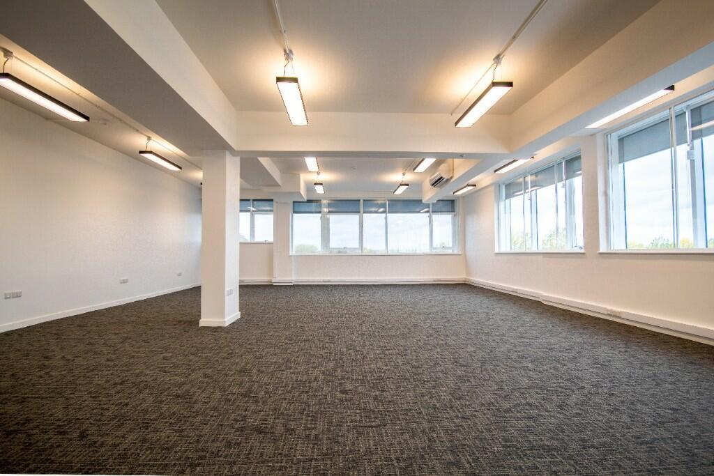 121 Brooker Rd, Waltham Abbey to rent Interior Photo- Image 1 of 4