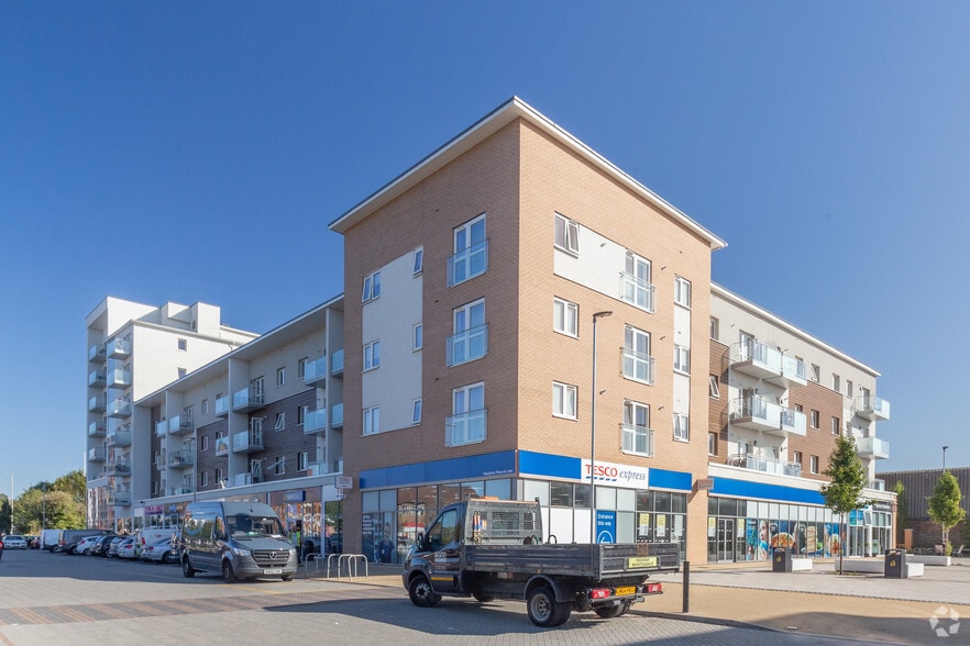 Maylands Av, Hemel Hempstead to rent - Building Photo - Image 1 of 4