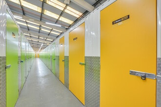 Lowercroft Rd, Bury to rent Interior Photo- Image 2 of 20