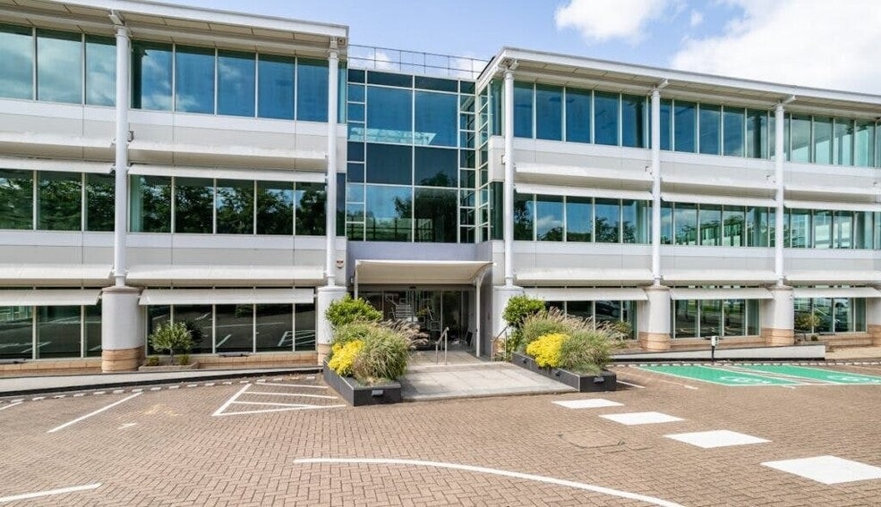 800 Pavilion Dr, Northampton for sale - Building Photo - Image 1 of 8