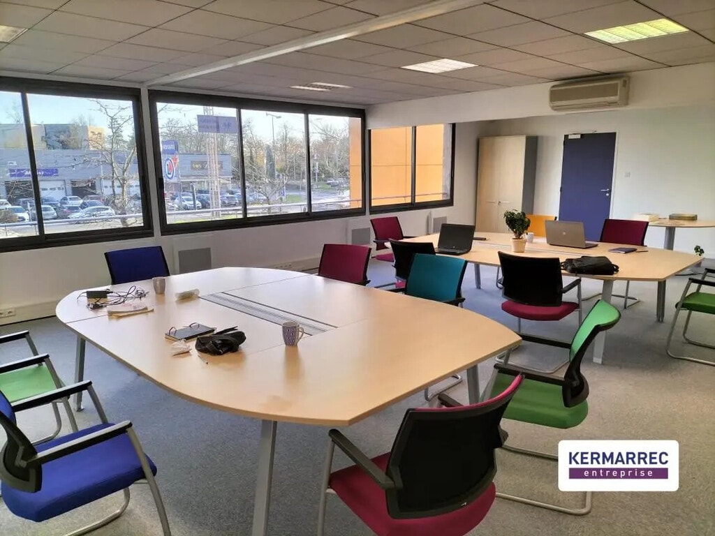 Location Bureaux 144 m² - Photo 1