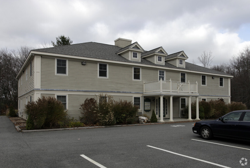 534 New State Hwy, Raynham, MA for rent - Primary Photo - Image 1 of 4