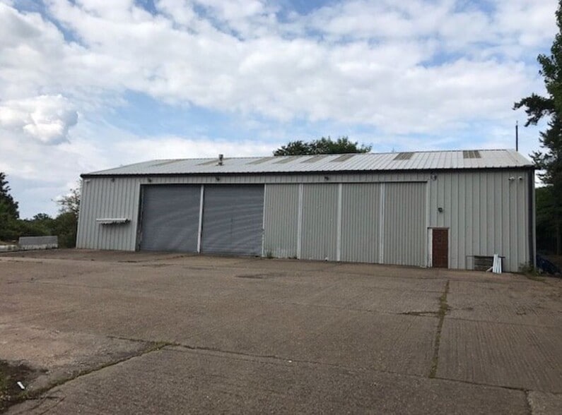 Snitterfield Rd Development Opportunity portfolio of 3 properties for sale on LoopNet.co.uk - Primary Photo - Image 3 of 4