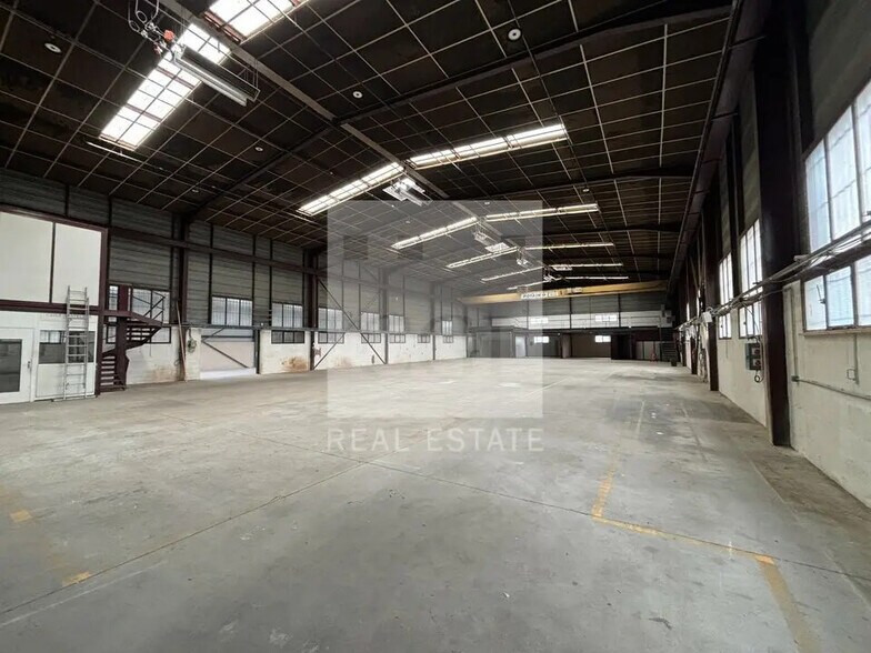 Industrial in Chassieu to rent - Interior Photo - Image 3 of 12