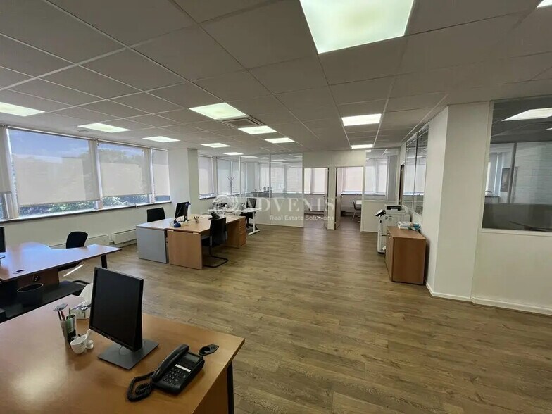 Office in Maisons-Alfort to rent - Interior Photo - Image 2 of 10