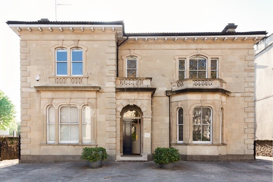 15 Whiteladies Rd, Bristol to rent - Building Photo - Image 1 of 3