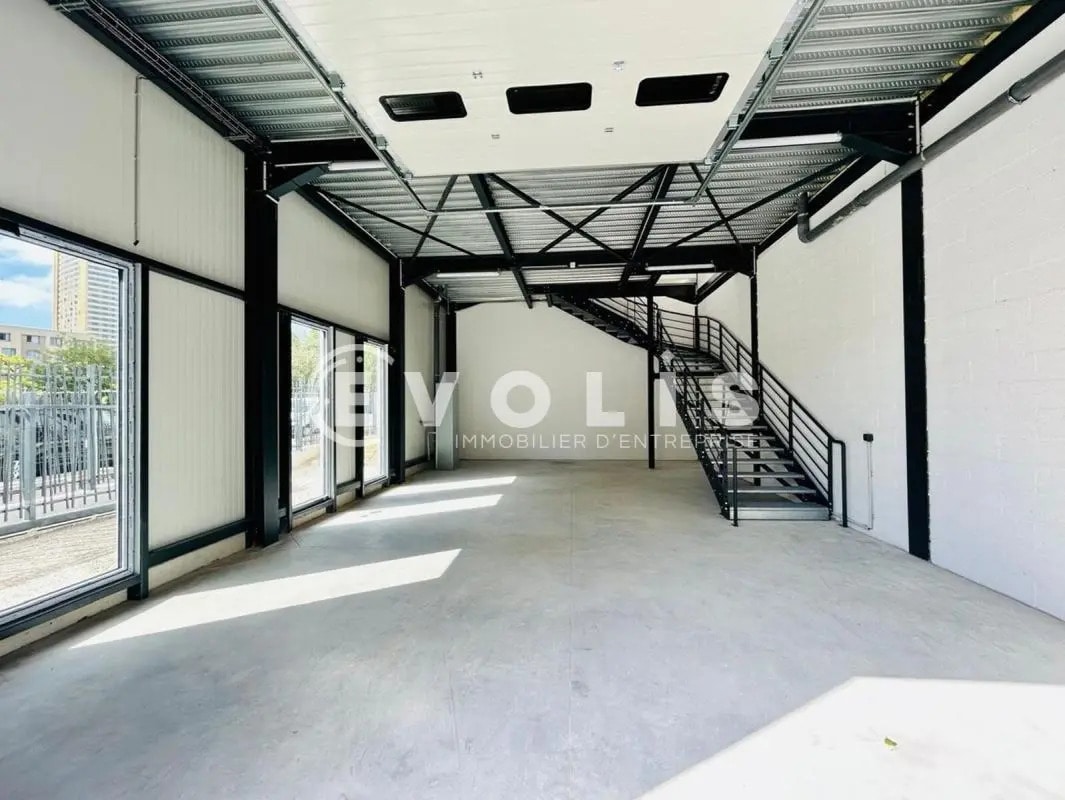 Light Industrial in Bagnolet to rent Interior Photo- Image 1 of 4