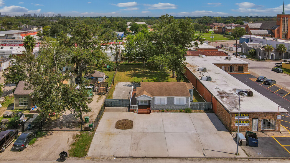 3743 Erie St, Houston, TX for sale - Primary Photo - Image 1 of 31