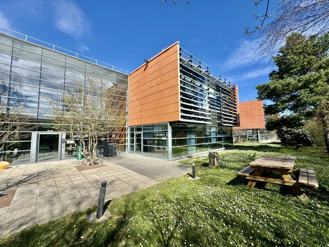 117 Allée Des Parcs, Saint-Priest to rent Building Photo- Image 1 of 17
