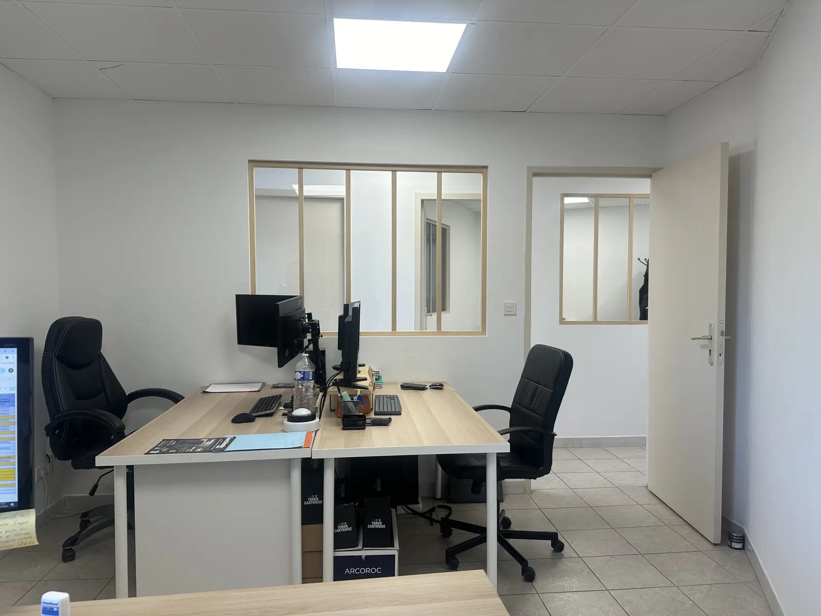 Office in Aubagne to rent Interior Photo- Image 1 of 6