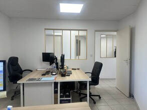 Office in Aubagne to rent Interior Photo- Image 1 of 6