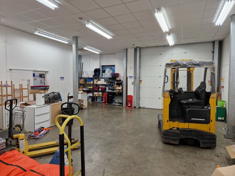 Summerleys Rd, Princes Risborough to rent - Building Photo - Image 2 of 3