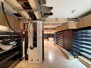 Retail in Barcelona, Barcelona to rent Interior Photo- Image 2 of 9
