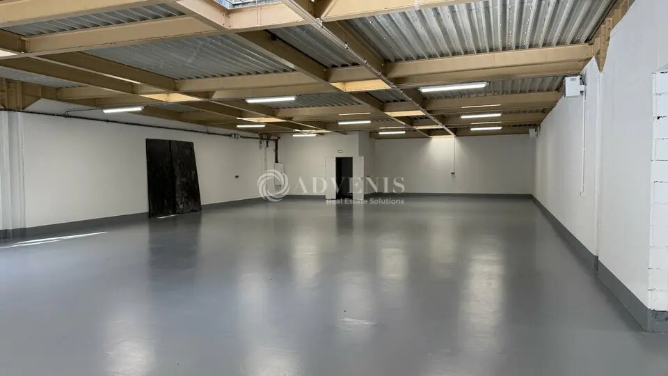 Location Local d'activités 855 m² - Photo 1