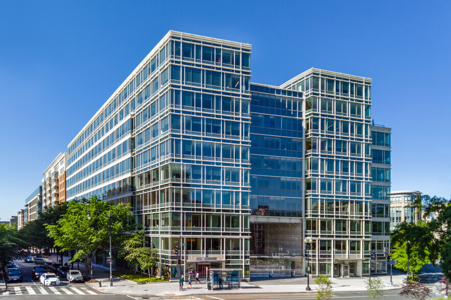 2200 Pennsylvania Ave NW, Washington, DC for rent - Building Photo - Image 1 of 4