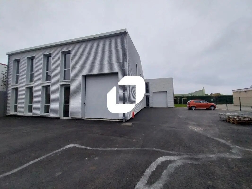 Light Industrial in Chassieu to rent Building Photo- Image 1 of 9