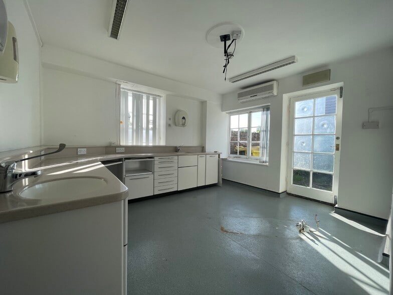 43 High St, Sturry to rent - Interior Photo - Image 3 of 9