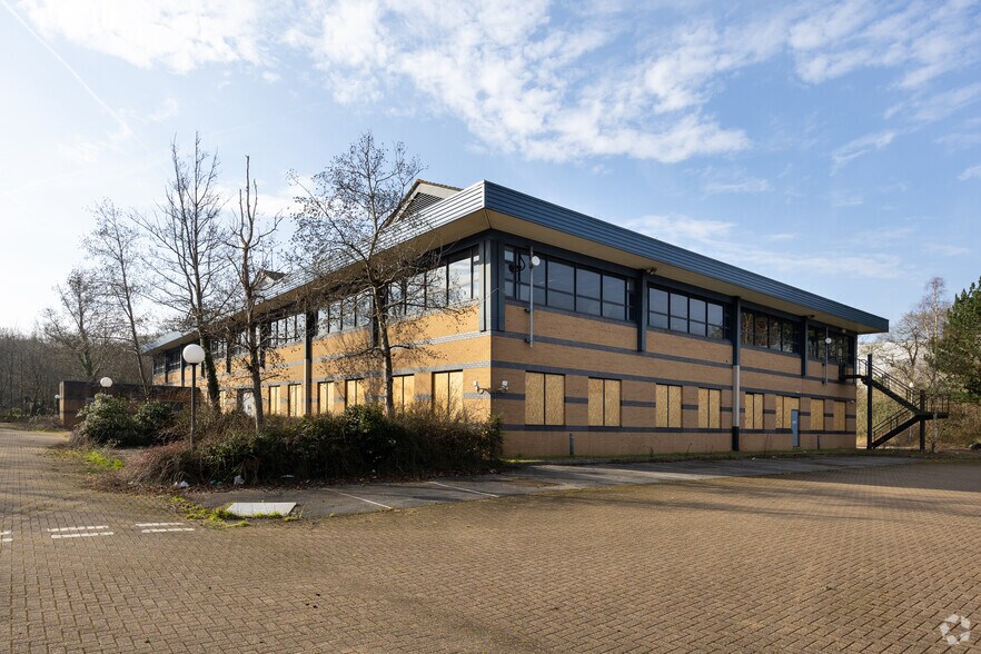 Bartley Way, Hook for sale - Primary Photo - Image 1 of 1