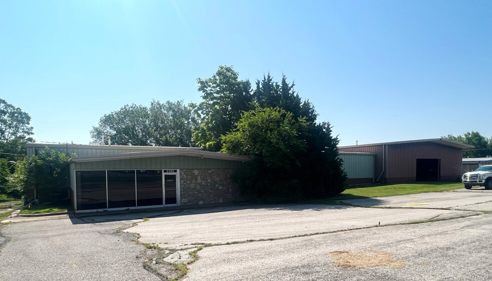 3102 N. Summit, Arkansas City, KS for sale - Primary Photo - Image 1 of 1