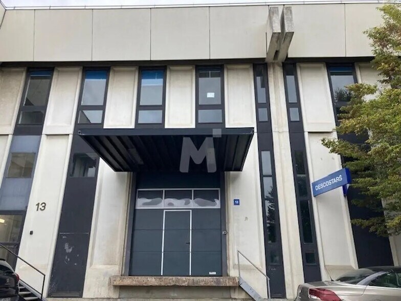 Light Industrial in Rungis to rent - Building Photo - Image 2 of 5