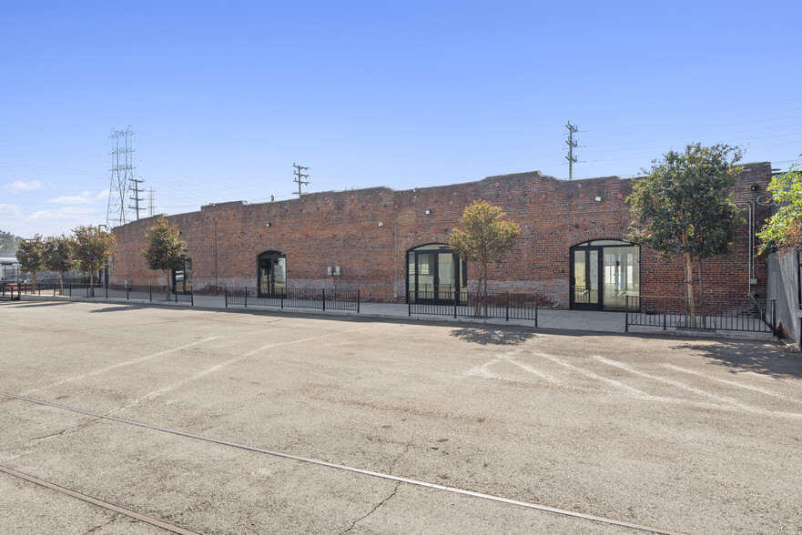 2159 Bay St, Los Angeles, CA for rent - Building Photo - Image 1 of 10