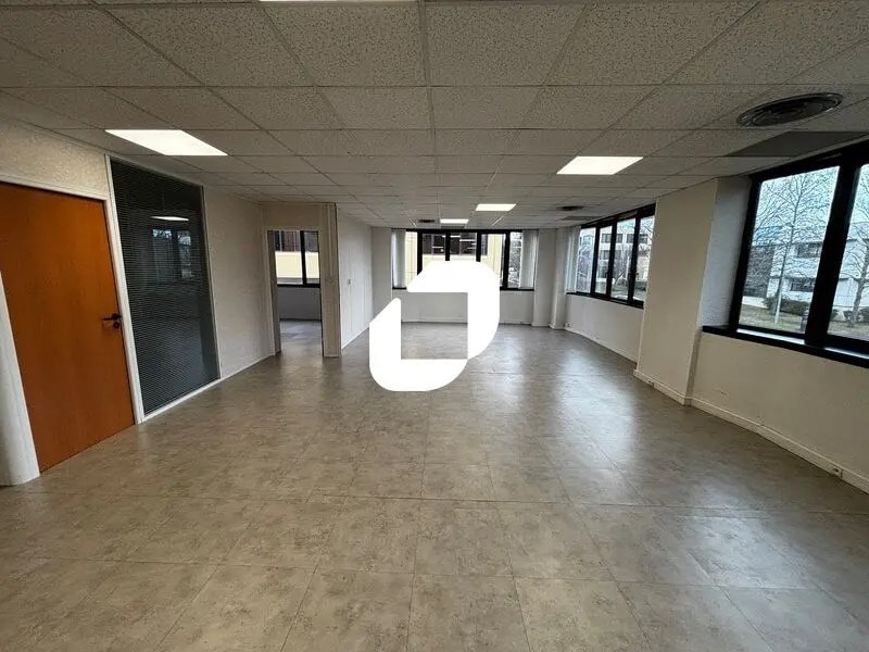 Office in SAINT-DIDIER-AU-MONT-D'OR to rent Interior Photo- Image 1 of 13