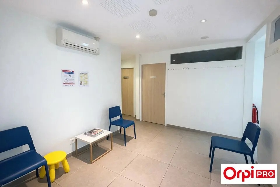 Office in Lyon for sale Building Photo- Image 1 of 7