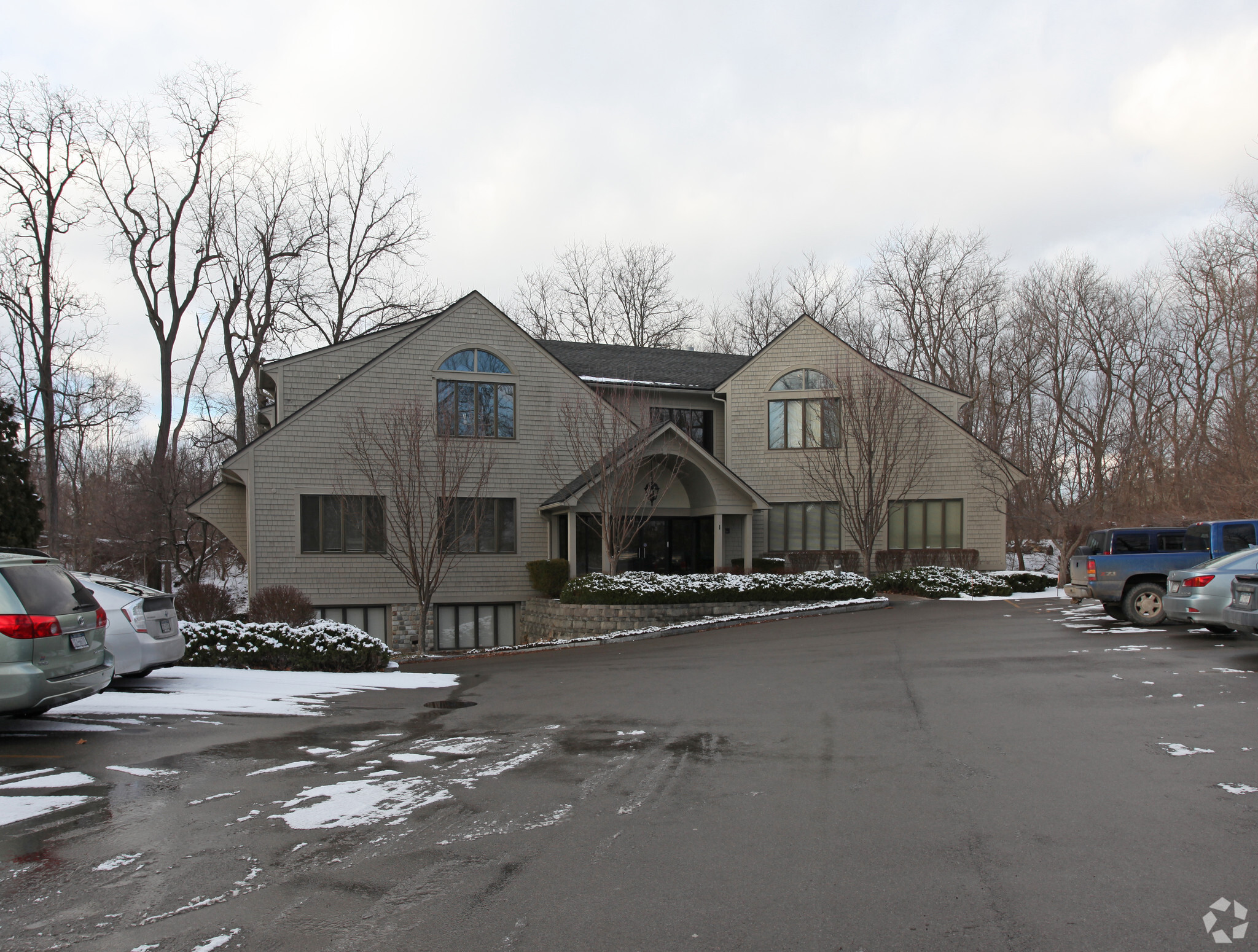 1 Lockwood Dr, Pittsford, NY for rent Primary Photo- Image 1 of 4