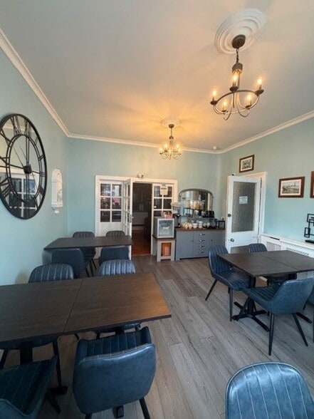 77 Dickson Rd, Blackpool for sale - Interior Photo - Image 2 of 13