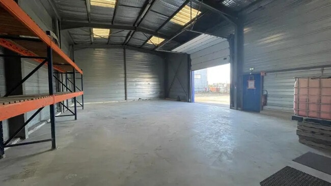 Location Local d'activités 330 m²