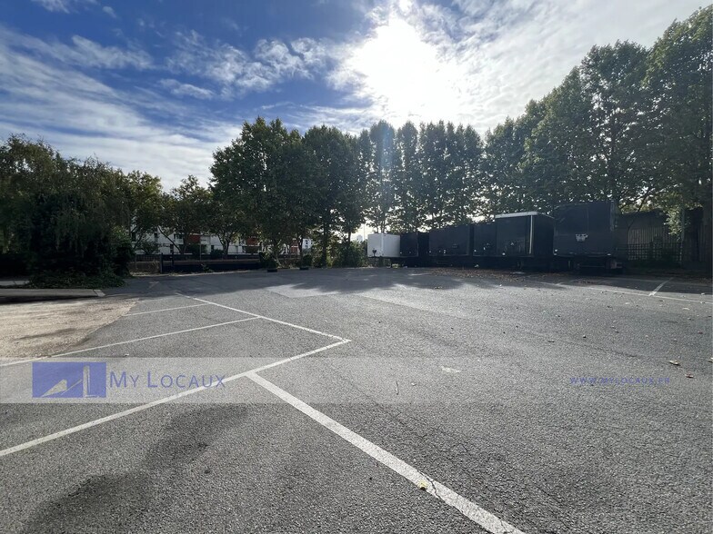 Industrial in Villeneuve-la-Garenne to rent - Building Photo - Image 2 of 9