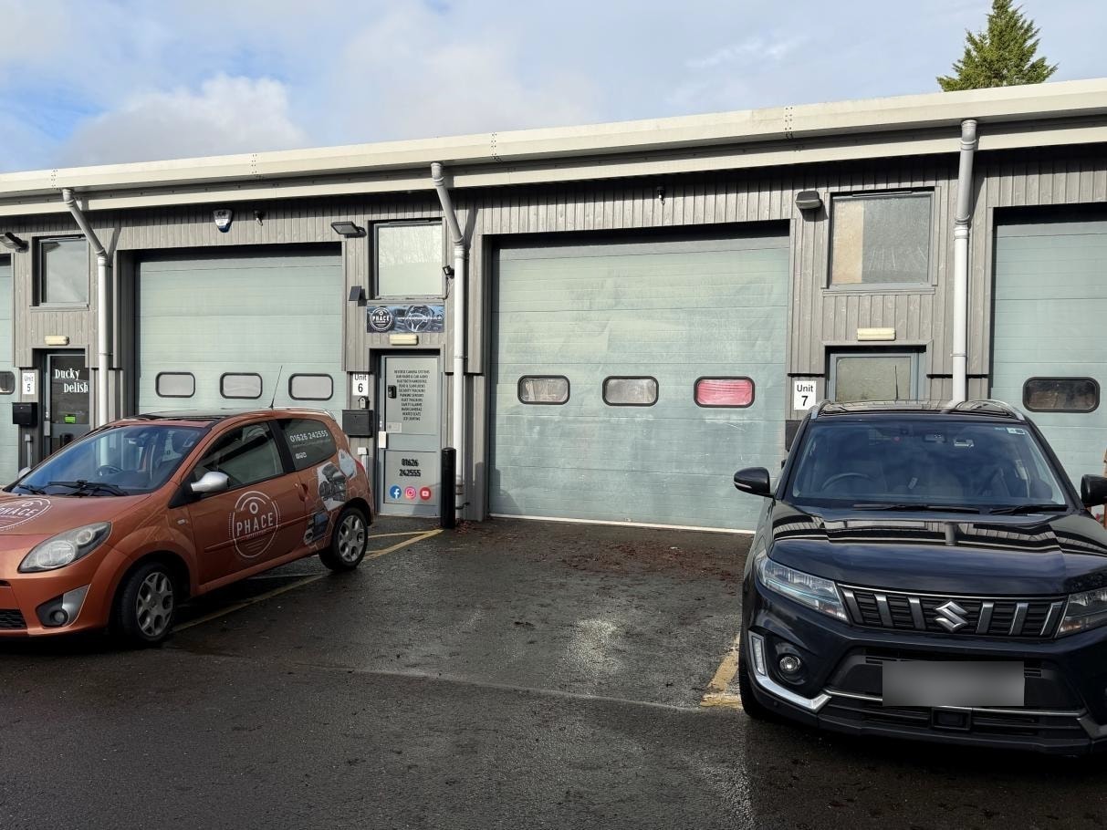 8 Station Hl, Chudleigh to rent Building Photo- Image 1 of 3