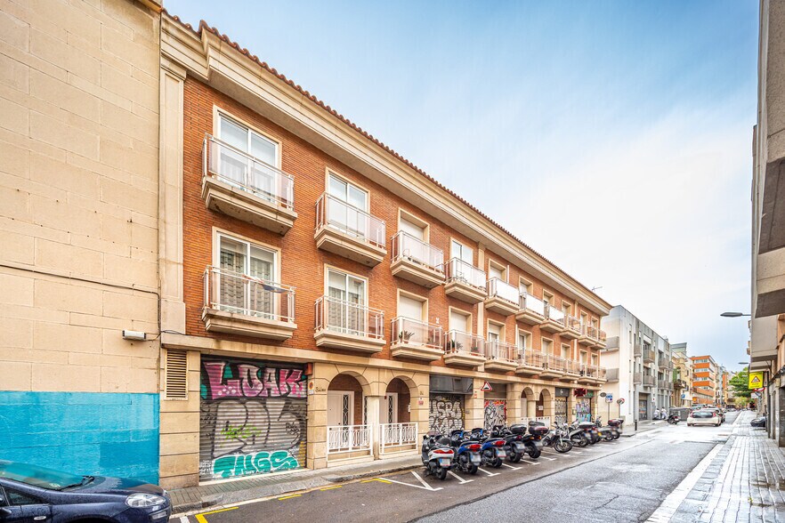 Retail in Barcelona, Barcelona to rent - Building Photo - Image 2 of 2
