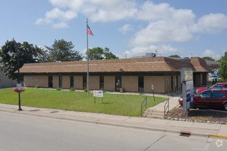 N89W16785 Appleton Ave, Menomonee Falls, WI for rent Building Photo- Image 1 of 6