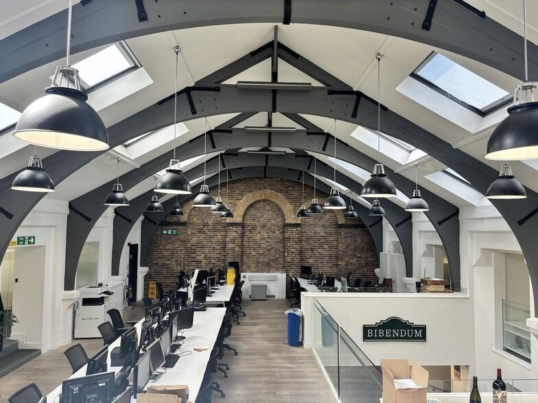 109A Regents Park Rd, London to rent - Interior Photo - Image 1 of 6