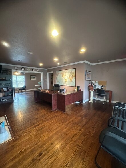 117 E Park Row Dr, Arlington, TX for rent - Interior Photo - Image 3 of 14