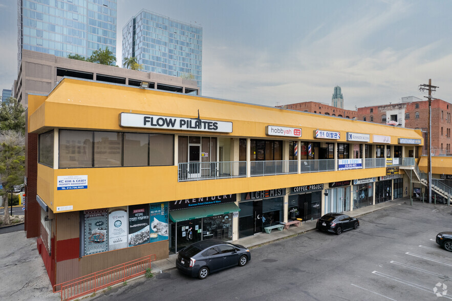 698 S Vermont Ave, Los Angeles, CA for rent - Primary Photo - Image 1 of 7