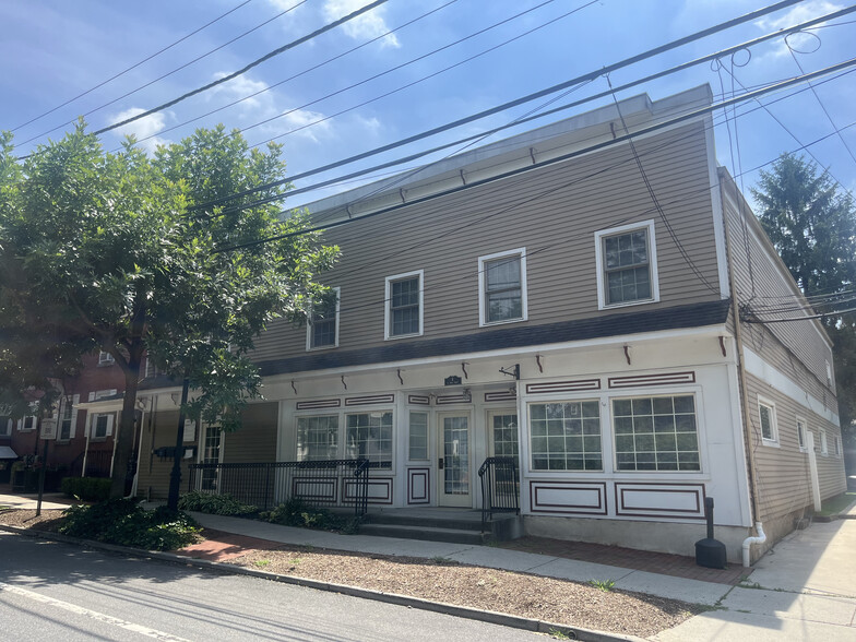 102 Farnsworth Ave, Bordentown, NJ for rent - Building Photo - Image 2 of 5